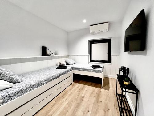 Postel nebo postele na pokoji v ubytování BEST LOFT NEAR REAL MADRID STADIUM