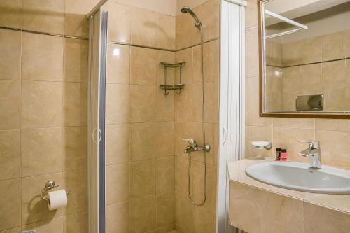 Koupelna v ubytování Irilena Hotel