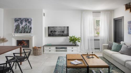 Ruang duduk di Villa Casa Mostia with Private Pool