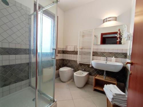 a bathroom with a shower and a sink and a toilet at Casa Vacanza Nuvola in SantʼAntìoco