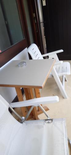 two white chairs sitting on top of a table at Studio aux pieds des pistes Roche Béranger in Chamrousse