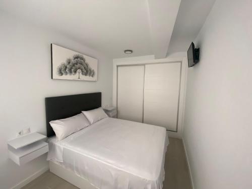 Tempat tidur dalam kamar di apartamento isabel