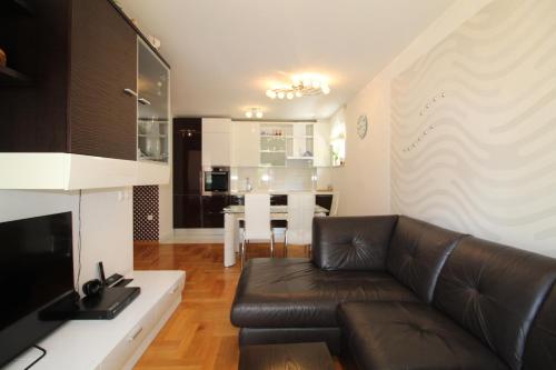 Macadamia apartment with garage parking