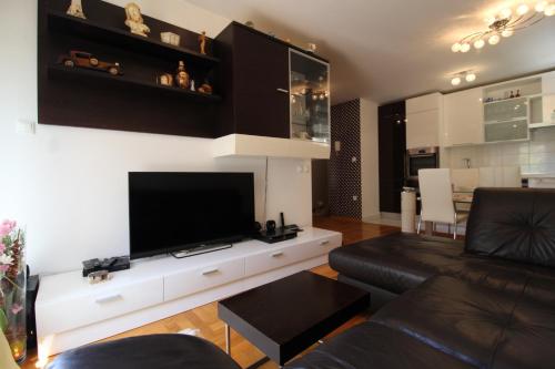 Macadamia apartment with garage parking
