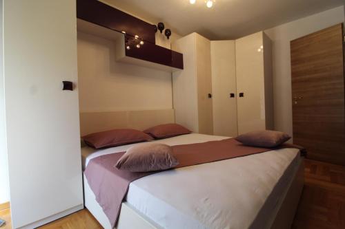 Posteľ alebo postele v izbe v ubytovaní Macadamia apartment with garage parking