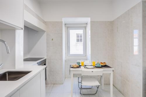 Hip & Renovated T.M. Flat in Bairro Alto