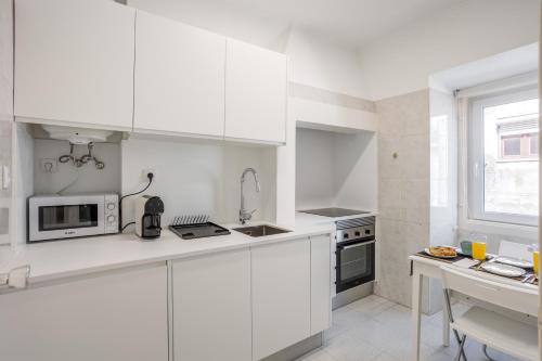 Hip & Renovated T.M. Flat in Bairro Alto