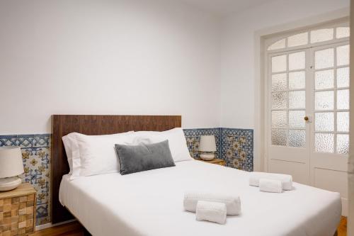 Hip & Renovated T.M. Flat in Bairro Alto