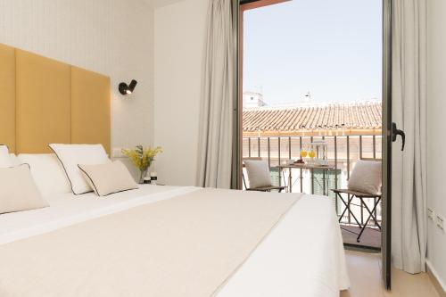 A bed or beds in a room at iloftmalaga Carretería - Puerta de Antequera