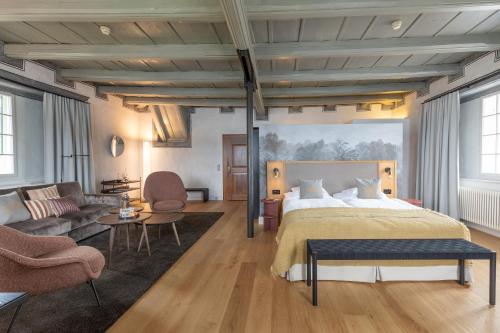 Postel nebo postele na pokoji v ubytování Romantik Seehotel Sonne