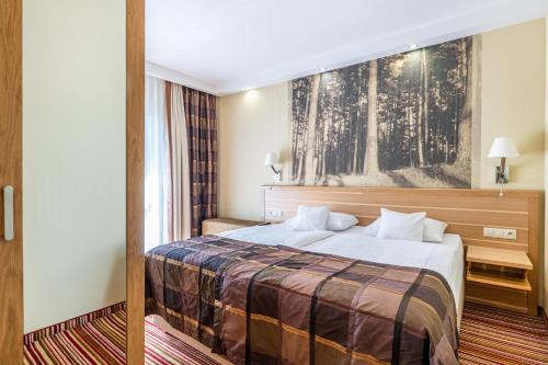 En eller flere senge i et værelse på Hotel Warszawa Spa & Resort