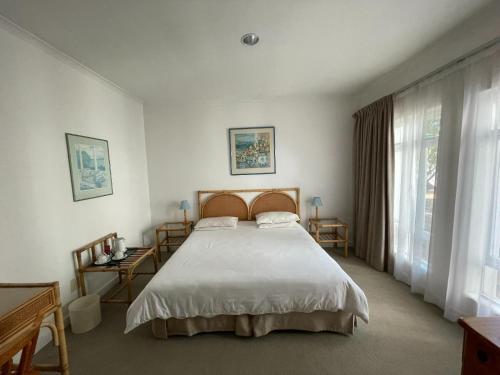 Кровать или кровати в номере Samoa Hotel