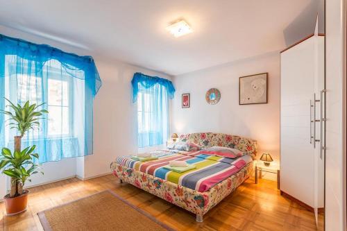 North wall apartment