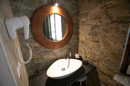 a bathroom with a sink and a mirror at Villa Cuore in Tavernerio