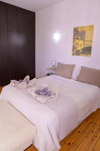 a bedroom with two beds with towels on them at Elizabeth Suites in Kato Daratso