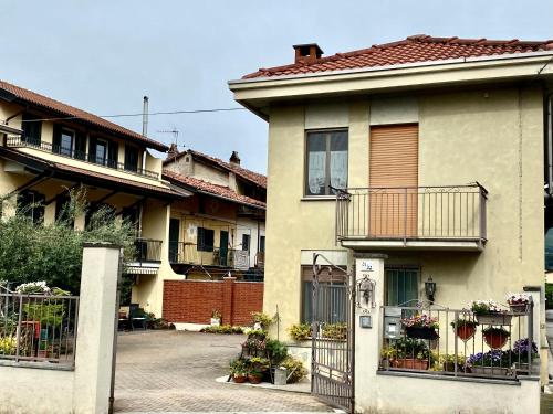 a house with a gate in front of it at IL DOLCE ULIVO casa vacanze in Cascinette