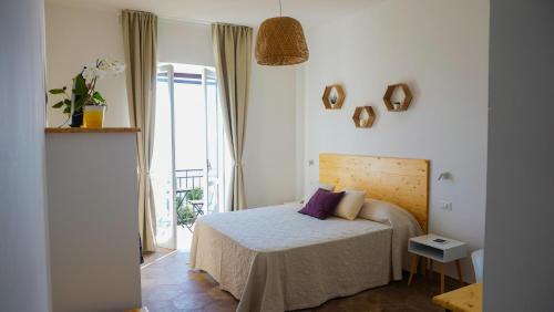 Llit o llits en una habitació de Castellabate Apartments Camere
