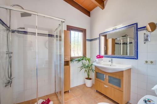 Ideal Property Mallorca - Can Frit tesisinde bir banyo