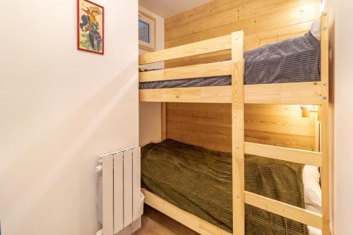 Postel nebo postele na pokoji v ubytování Les Gourgs Blancs - 80m des pistes - 6 personnes