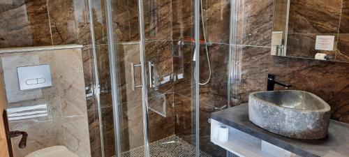 Gallery image of LE MAS DES SOURIS BLONDES in Labastide-de-Virac