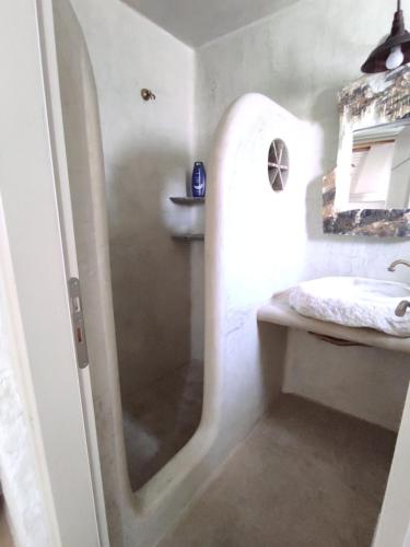 Ванная комната в Traditional Suites in Chora Kythnos #1