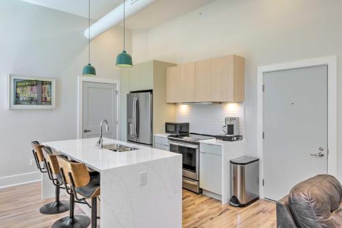 Contemporary Cincinnati Condo - Pets Allowed! – Photos 3