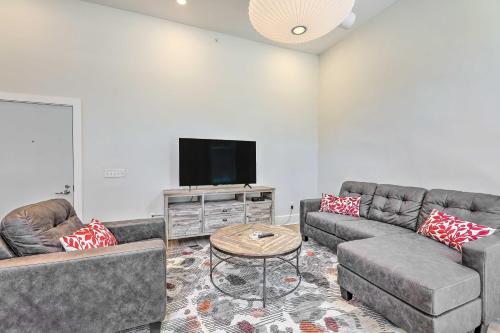 Contemporary Cincinnati Condo - Pets Allowed! – Photos 2