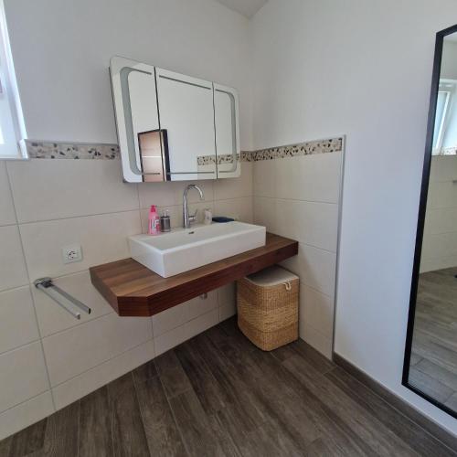 a bathroom with a sink and a mirror at Comfy Plaza in Aurolzmünster