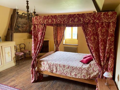 Tempat tidur dalam kamar di Château de Monhoudou