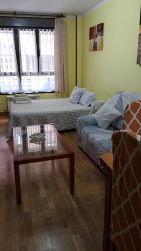 Ruang duduk di Amplio Loft con plaza de garaje