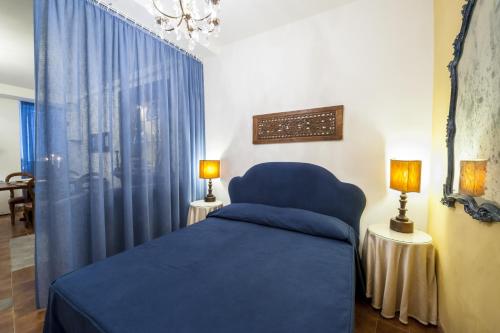 Gulta vai gultas numurā naktsmītnē Locazioni Turistiche - Tourist Accomodations - via Schizzaloca 20 - già Residenze Villa Lante