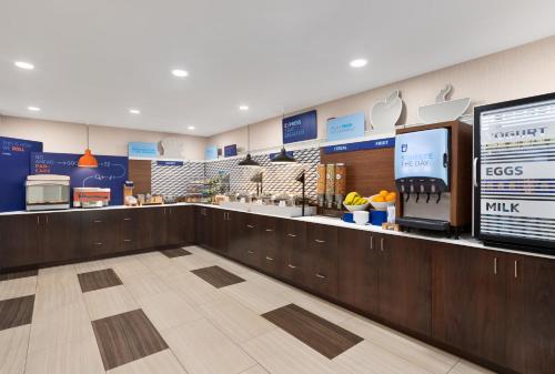 a fast food restaurant with a cash counter in a store at Holiday Inn Express Vero Beach-West I-95 by IHG in Vero Beach