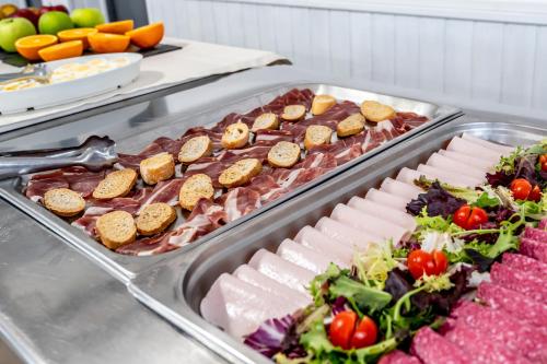 Jídlo v hotelu nebo okolí