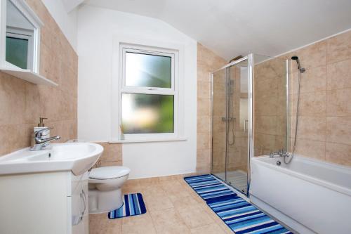 a bathroom with a sink toilet and a shower at Dream Home Near Stratford Olympic Park London in London