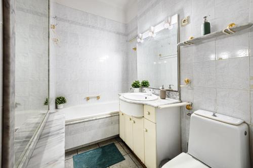 Stylish Homes Downtown Buda tesisinde bir banyo