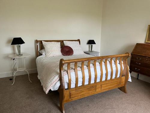 Llit o llits en una habitació de Willow Cottage