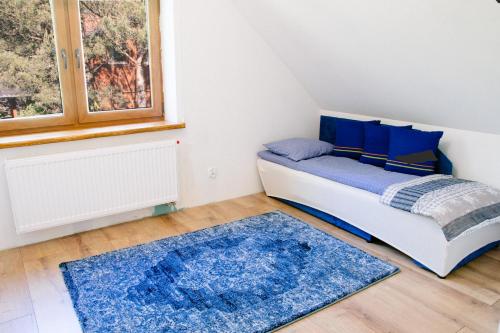 Postel nebo postele na pokoji v ubytování Trójmiasto nad jeziorem DOM -ECHOCHATA