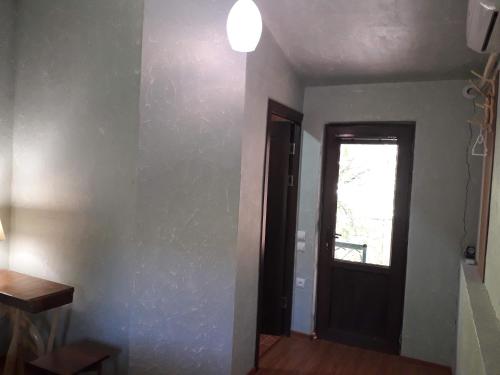  Areni House B&B -  Room  picture :   Tea/Coffee maker    Shower    Bath                           