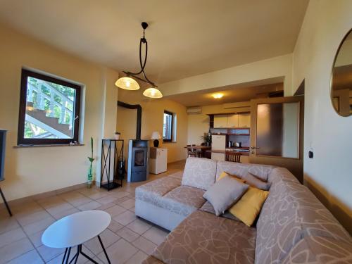 Kuchyň nebo kuchyňský kout v ubytování Hilltop Villa Risika