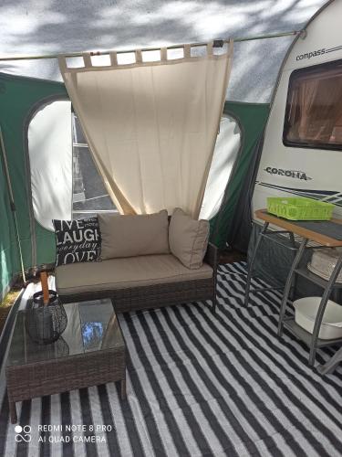 Χώρος καθιστικού στο Paradise Camp