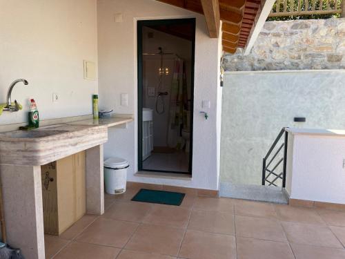 Ένα μπάνιο στο Casa Varanda do Castelo