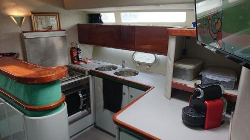 a small kitchen with a sink and a stove at Le For Sea in Le Barcarès