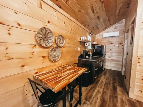 Fotografie z fotogalerie ubytování Studio Style Cabin #6 v destinaci Hartwell