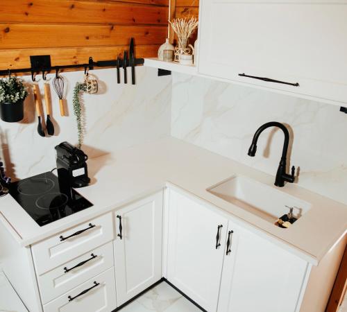 Una cocina o cocineta en Grand Golan Cabins