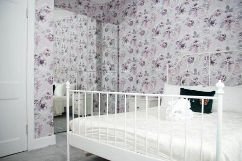 Postel nebo postele na pokoji v ubytování Family Apartment - Skye - Private Members Club