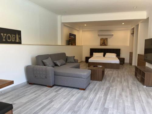 Et opholdsområde på Rihana Studio & pool