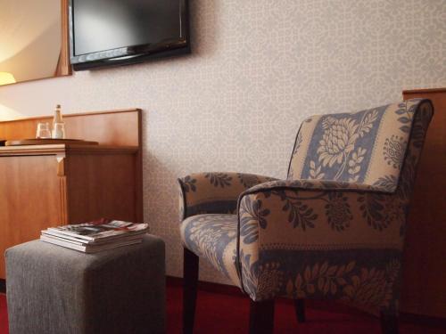 Телевизор и/или развлекательный центр в Hotel Stare Miasto Old Town
