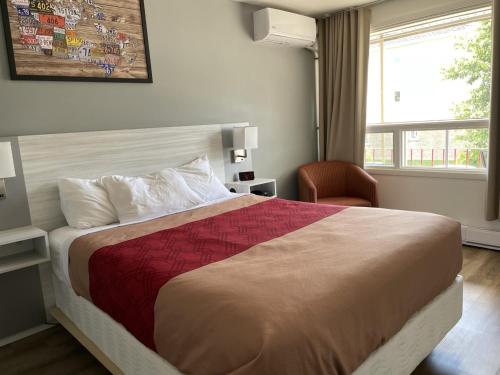 Ένα ή περισσότερα κρεβάτια σε δωμάτιο στο Hotel Motel Le Regent