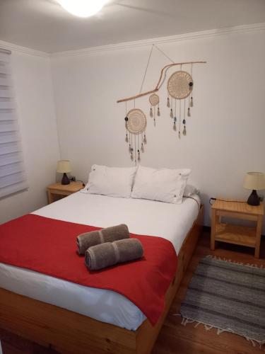 a bedroom with a bed with two towels on it at Casa Interior en La Cruz Quillota in Quillota