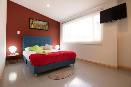 מיטה או מיטות בחדר ב-ApartaSuites Bogota Campin